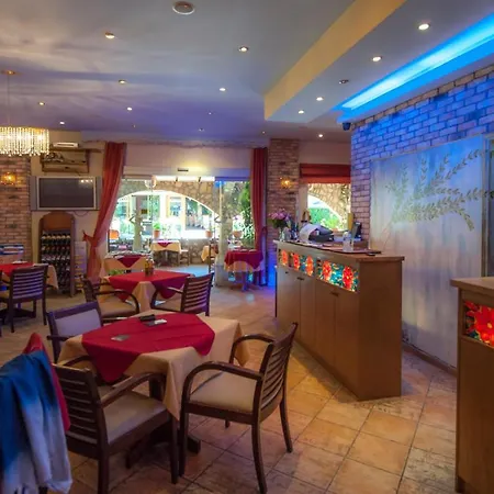 Delphi Apart Otel Agios Gordios (Corfu)