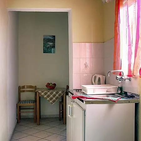 Delphi Aparthotel 3*