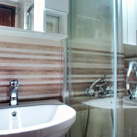 Delphi Agios Gordios (Corfu)